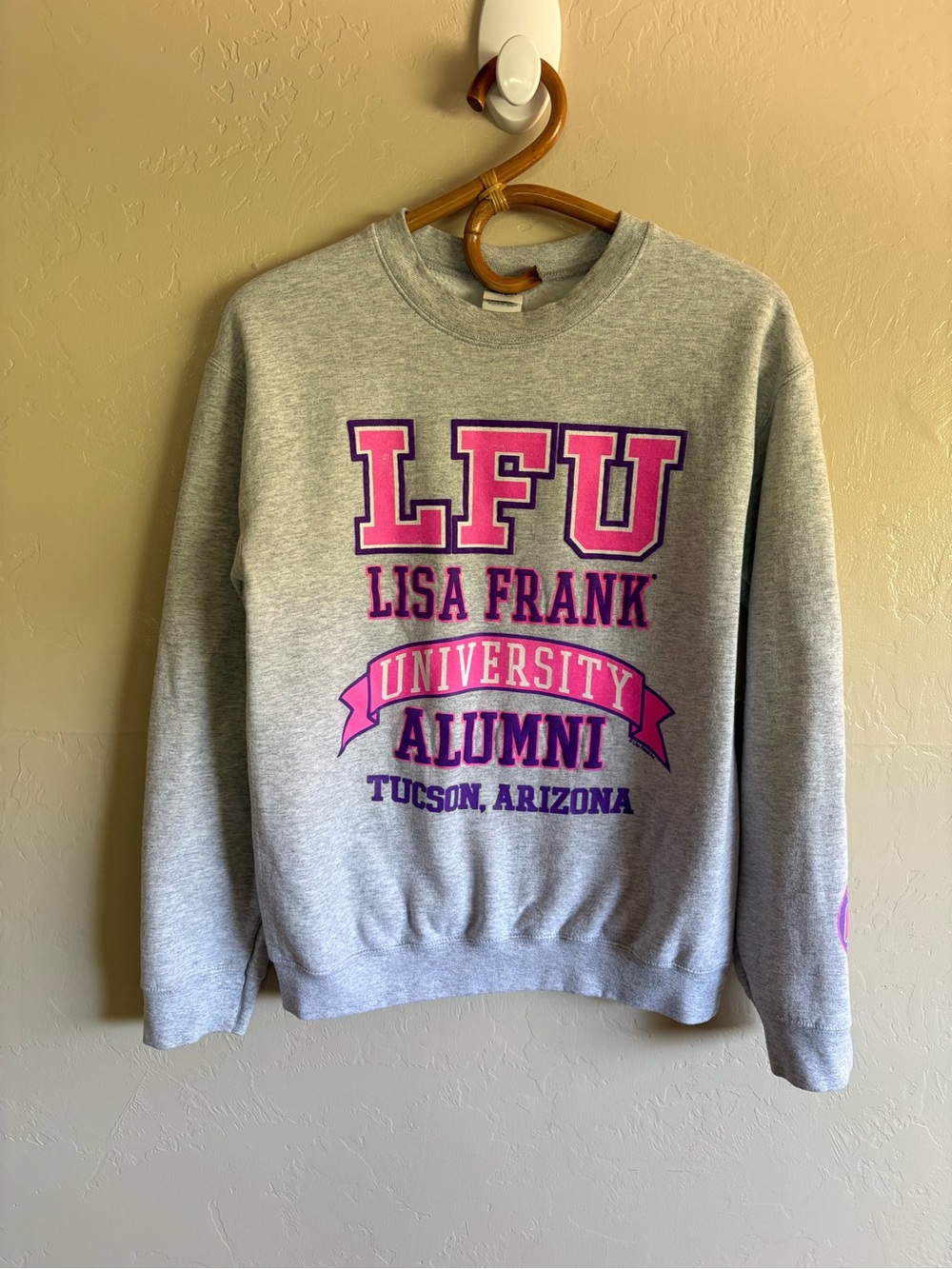 Lisa Frank LFU University Alumni Tucson Arizona Retro Crewneck Sweatshirt Small - Picture 7 of 7